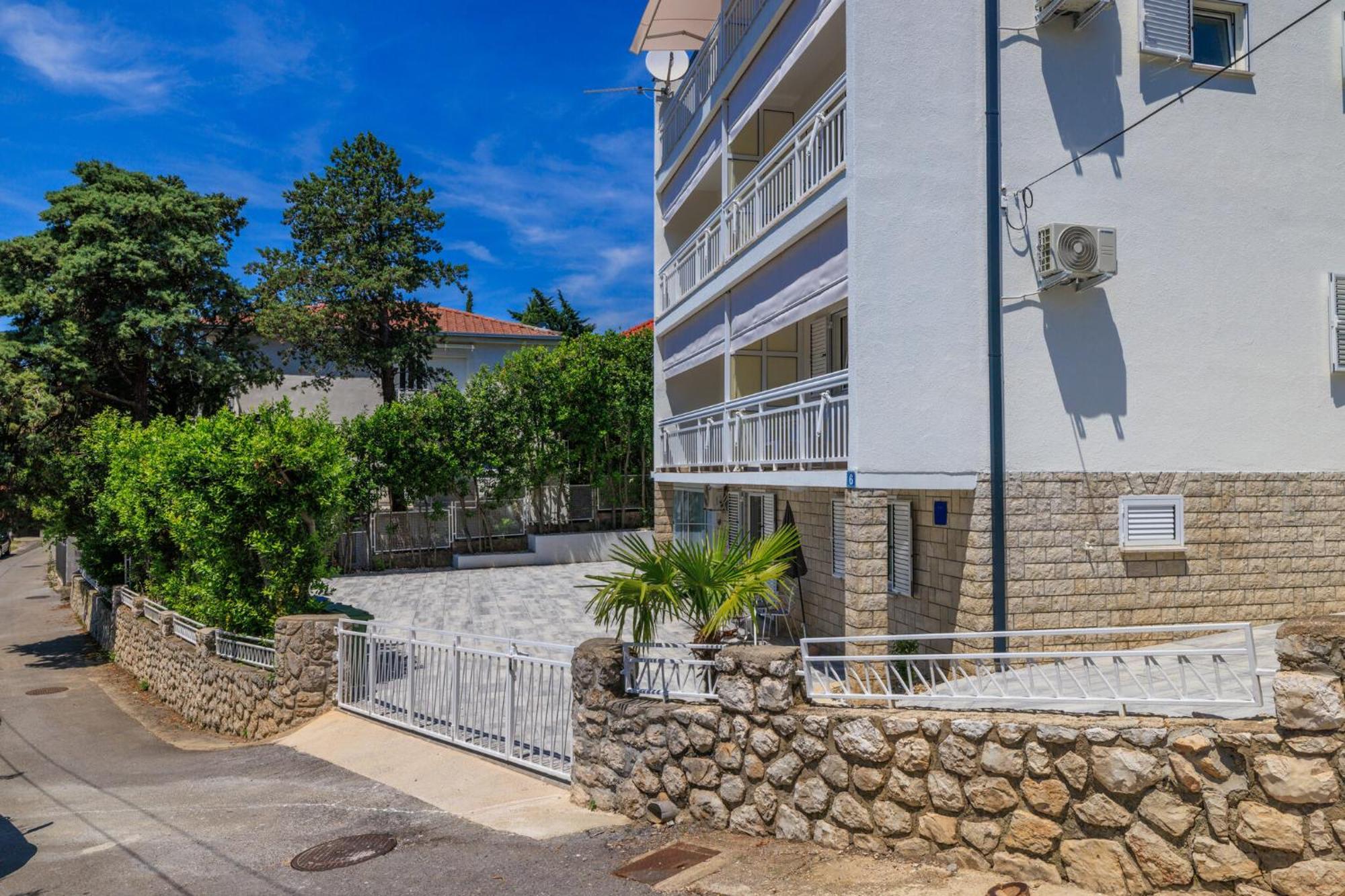 Podvezanec Apartment Dramalj Ngoại thất bức ảnh