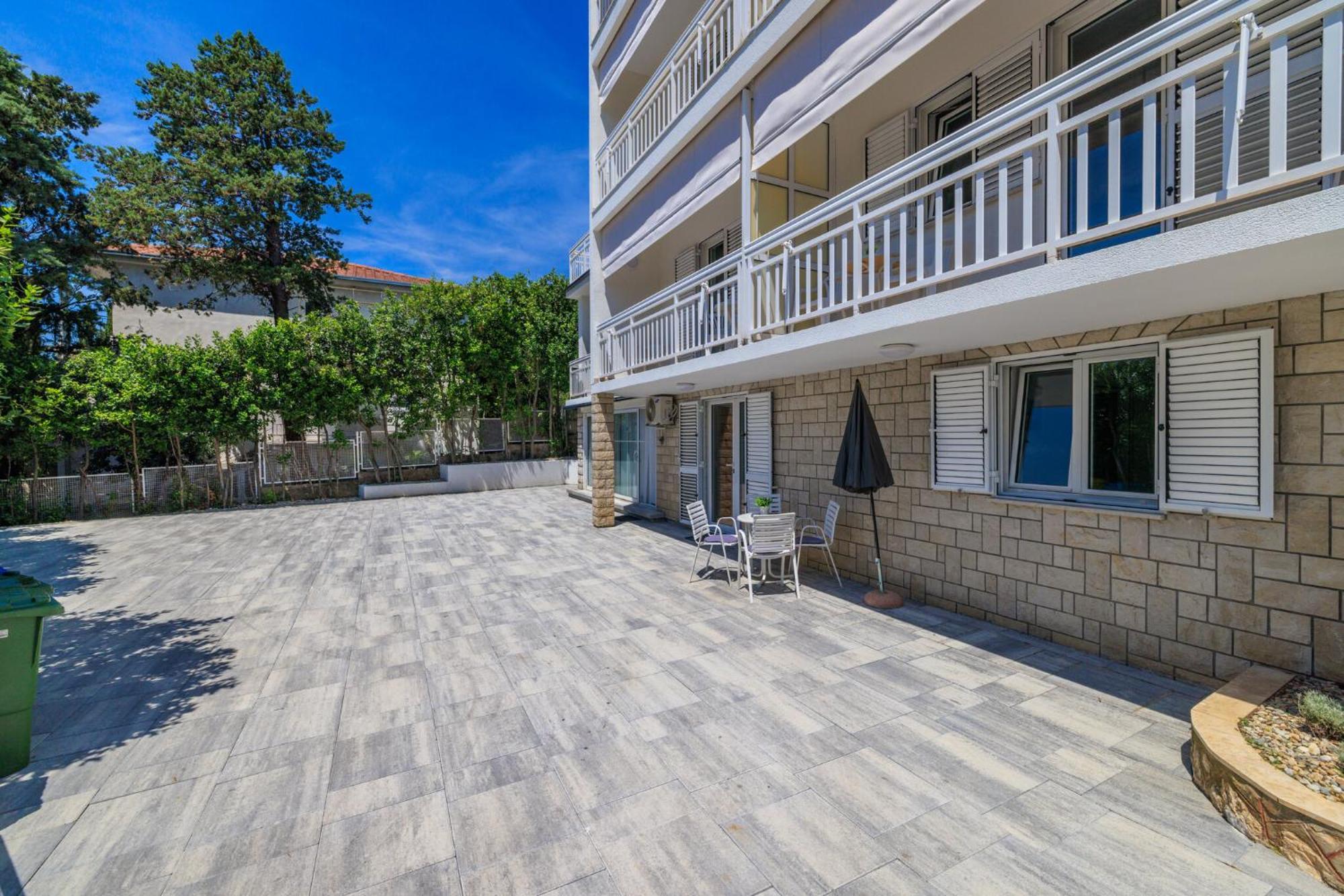 Podvezanec Apartment Dramalj Ngoại thất bức ảnh