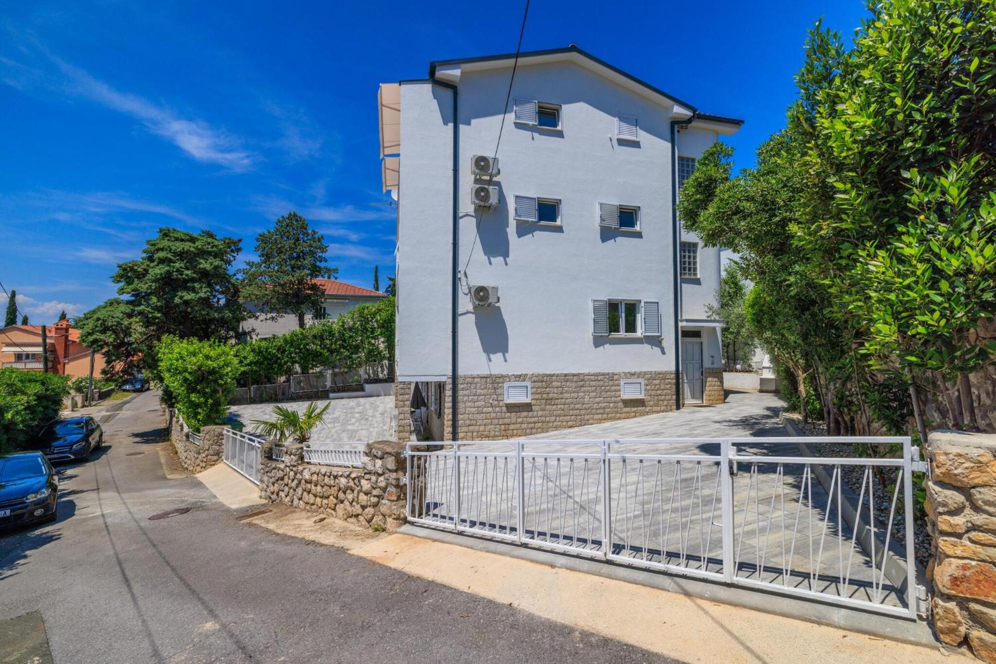 Podvezanec Apartment Dramalj Ngoại thất bức ảnh